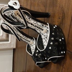 Harajuku lovers faux leather platform ankle strap platform shoes sandals size 6